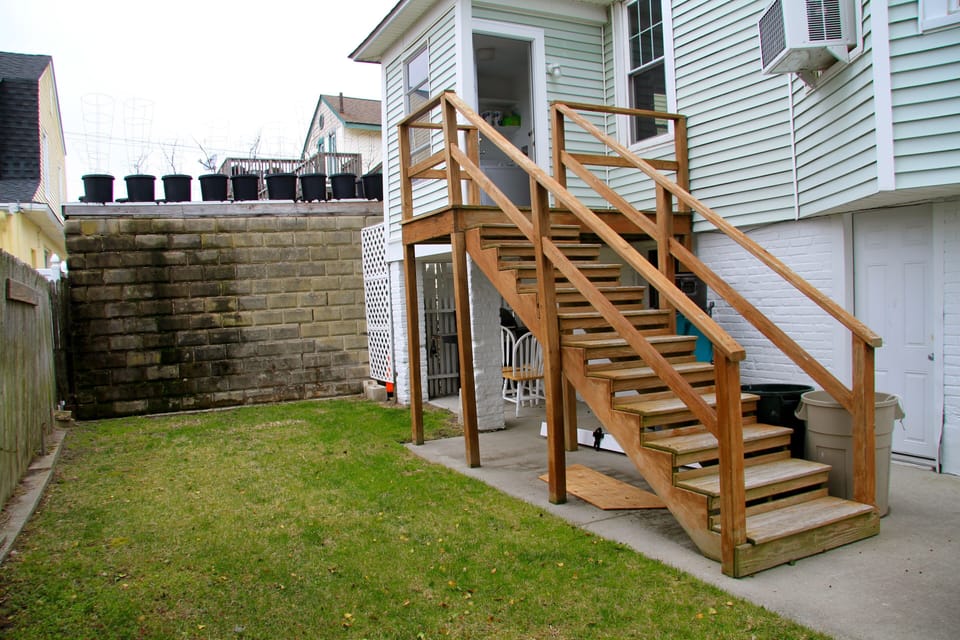 Private Gated Backyard. Backdoor goes into mud room/laundry room.