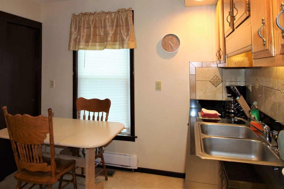 Cozy eat in kitchen - Prepare and get your game plan for the day with a cup of coffee - make a pot or a K-cup, your choice!