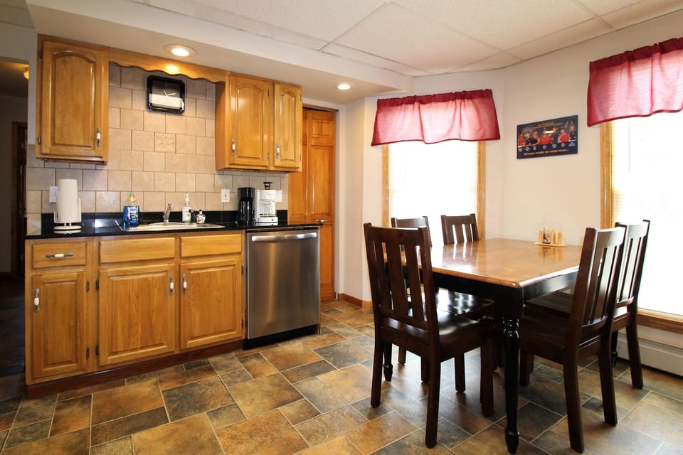 Plenty of counter space and room to spread outa