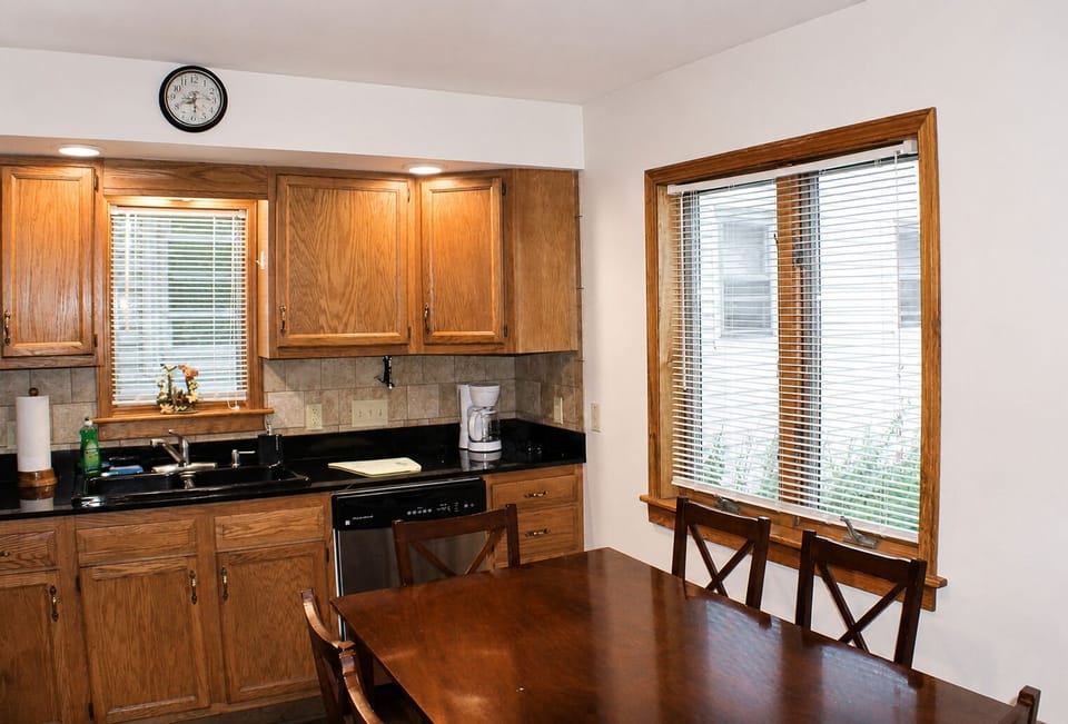 Dining area in kitchen