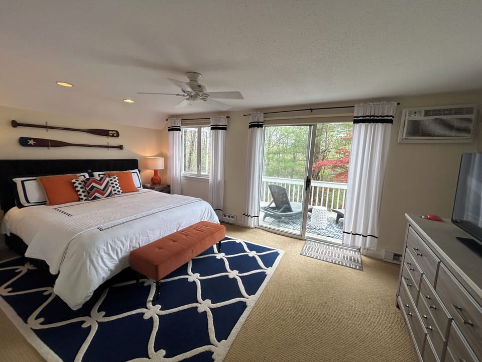 King bedroom with en suite full bath and private deck