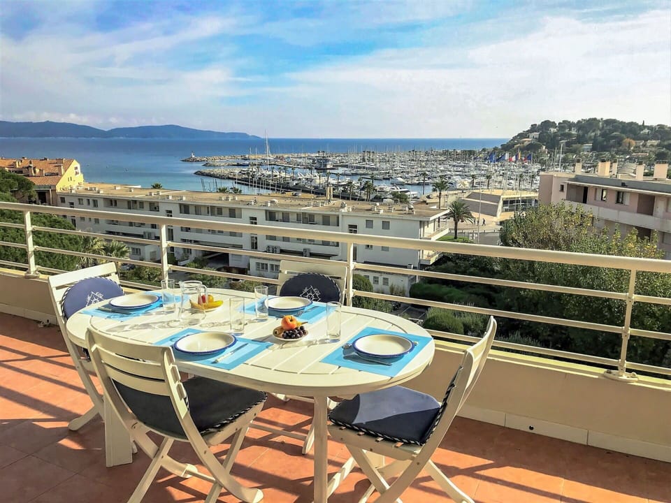 Property, Balcony, Apartment, Real Estate, Deck, Vacation, Resort, Building, Room, Sea