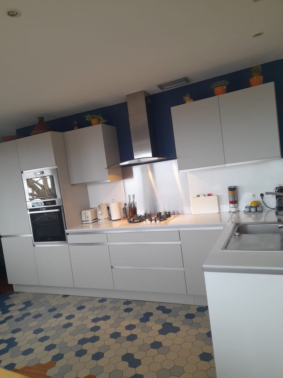 fully equipped  kitchen 