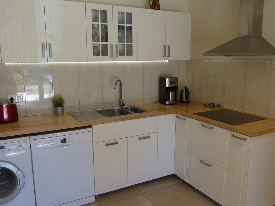 Property, Major Appliance, Room, Cabinetry, Countertop, Kitchen, Furniture, Home Appliance, Kitchen Stove, Kitchen Appliance