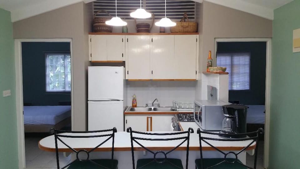 Fully equipped kitchen with a breakfast bar separating the kitchen and living rm
