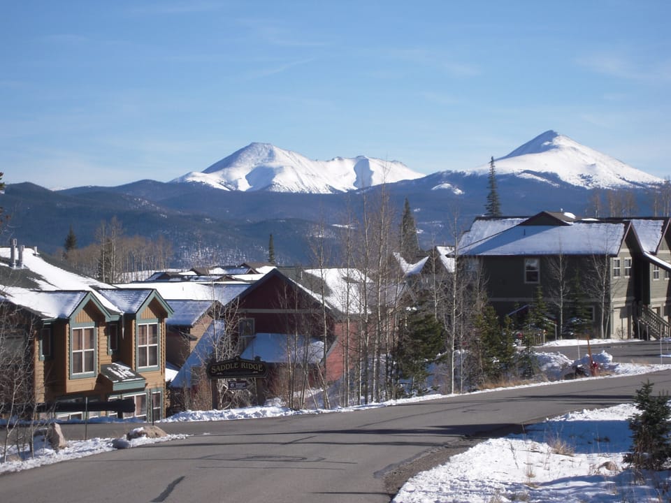 Entrance to Saddle Ridge