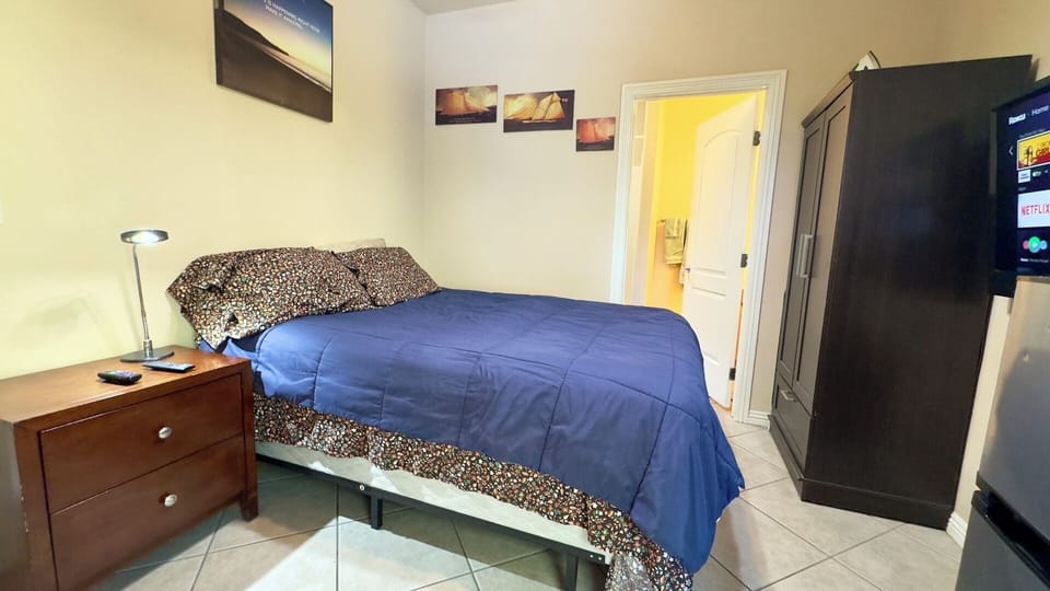 Self-contained guest house with private entrance, Henderson Nevada near Las Vegas Strip
