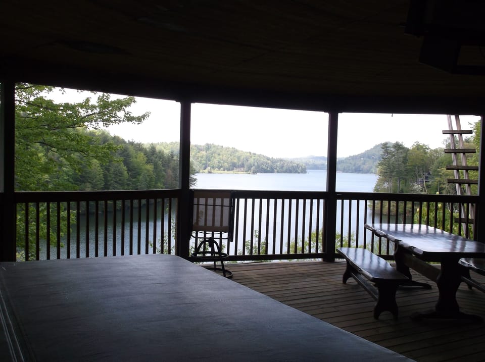 lower deck with hot tub and picnic table