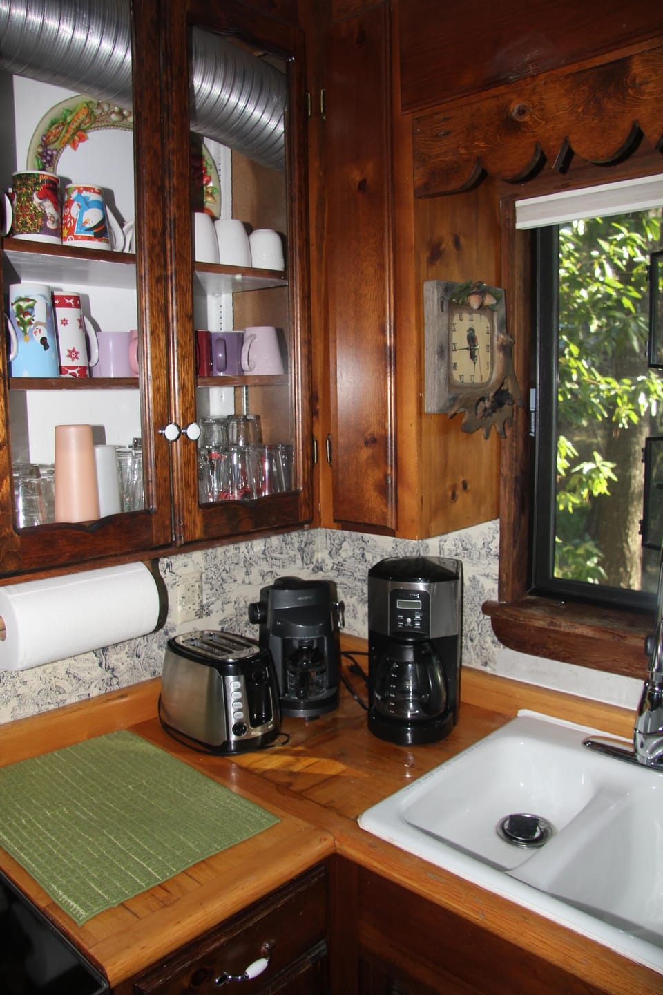 Toaster, coffee and espresso maker. 