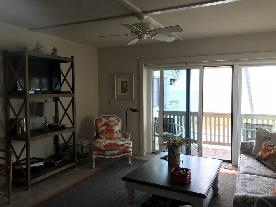 HD TV - ceiling fan and beach just out the door.