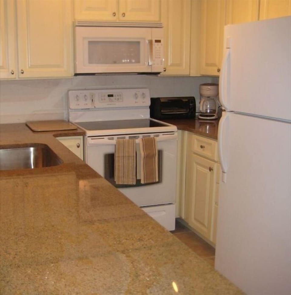 Fully equipped kitchen.