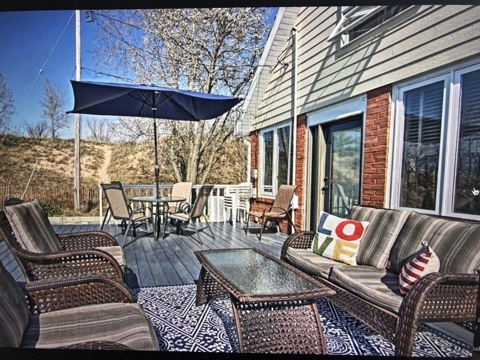 Deck with dining table and furniture