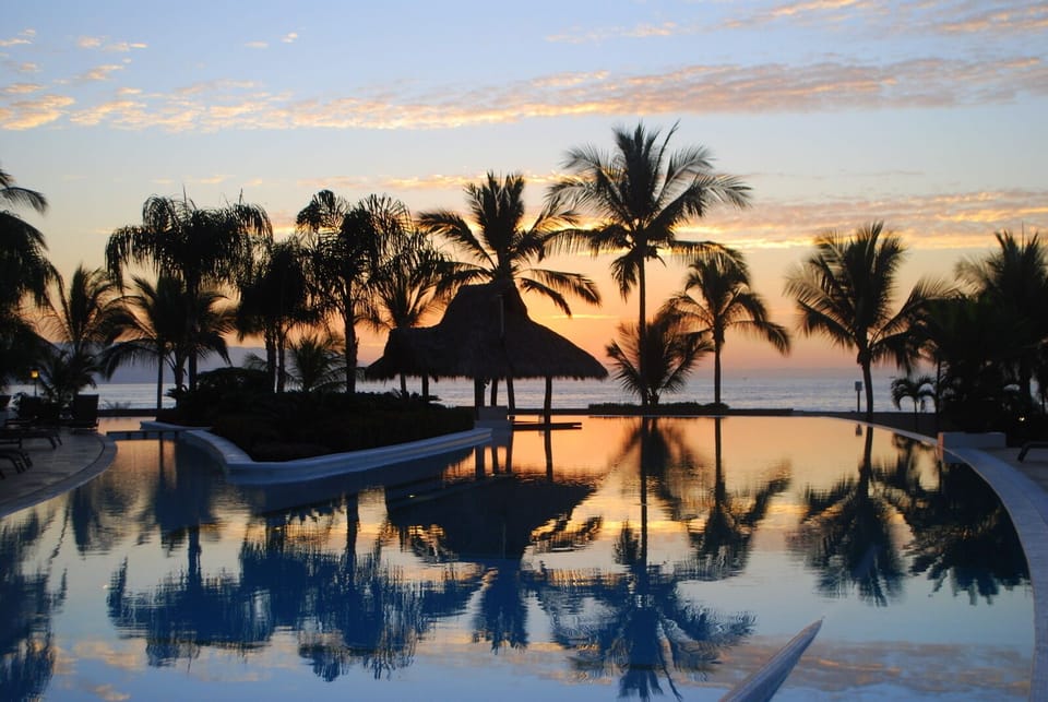 Infinity pool with swim up bar