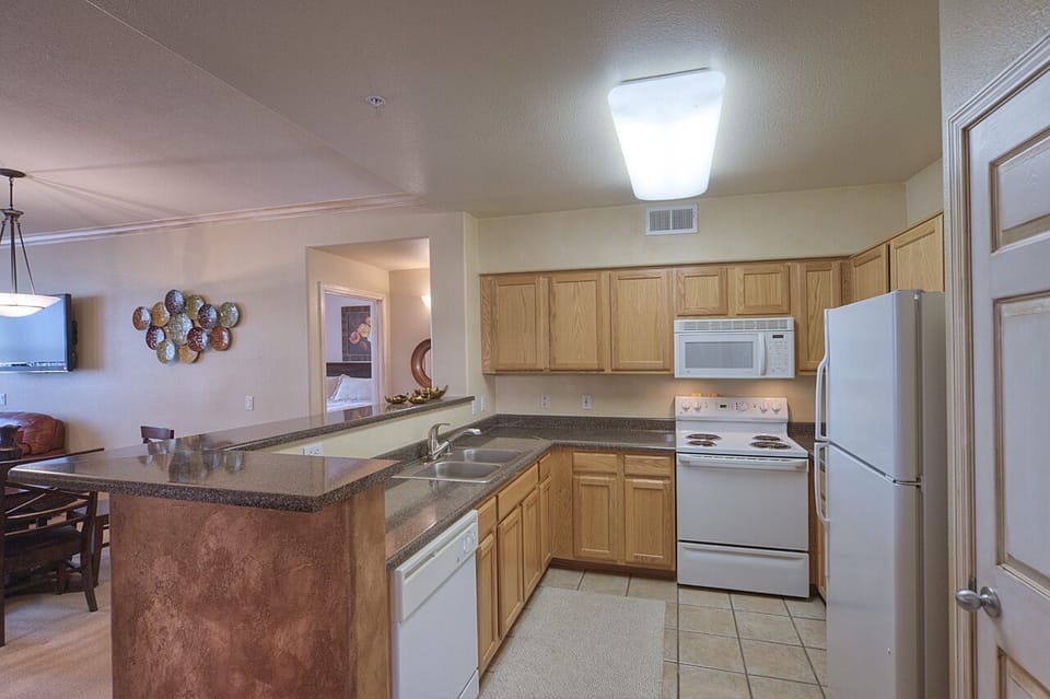Complete Kitchen for the Cook!