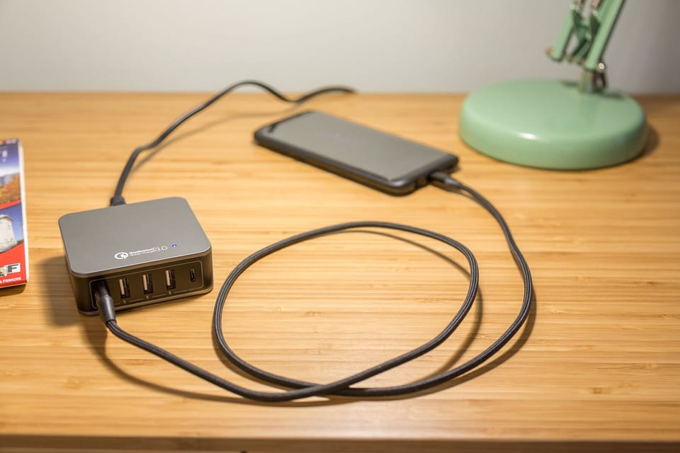 Smart quick charging station for multiple devices