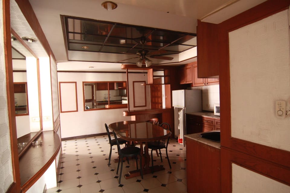 Room 802 Dining Room