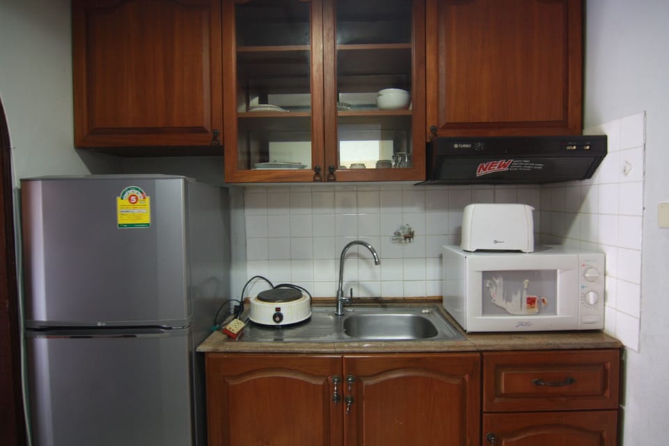 Room 605 Kitchen
