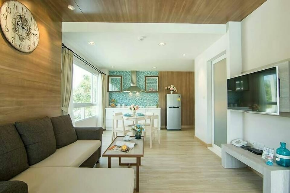 The sea condo, Dolphin bay, Praunburi