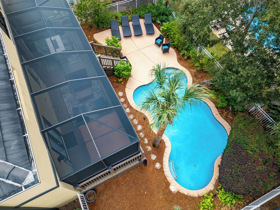 Large Private Pool Fenced In!!