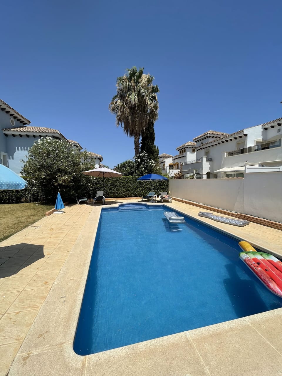 Pool & Garden with sun all day long 
