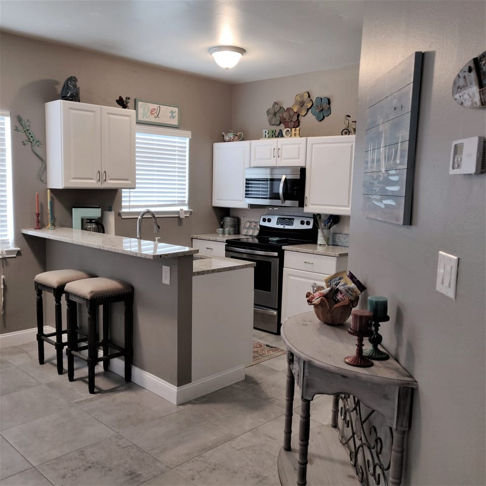 Breakfast bar and kitchen where you will find everything you need!