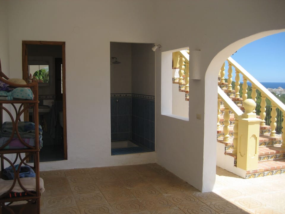 Pool shower + lavabo + WC