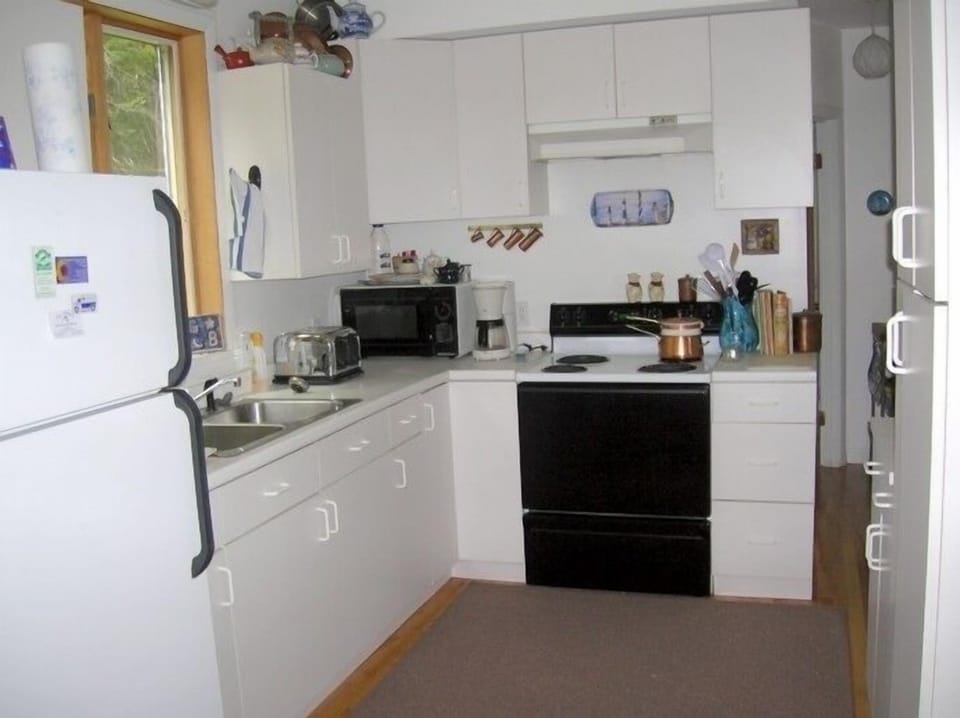 Kitchen w all you need to cook a Lobster Dinner