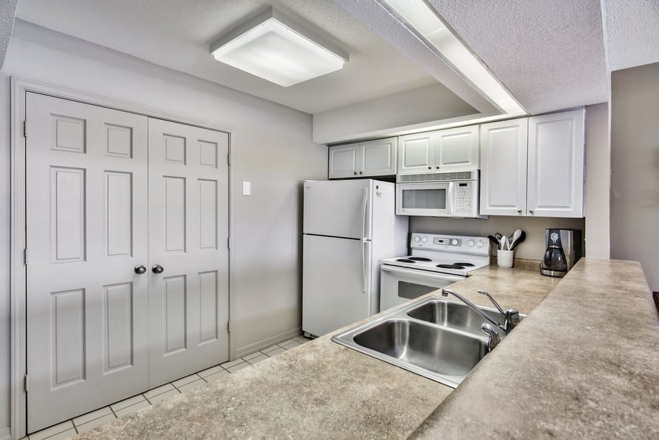 kitchen includes pantry