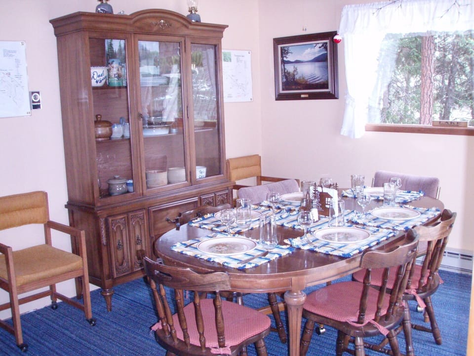 Dining room that opens out onto the deck.
