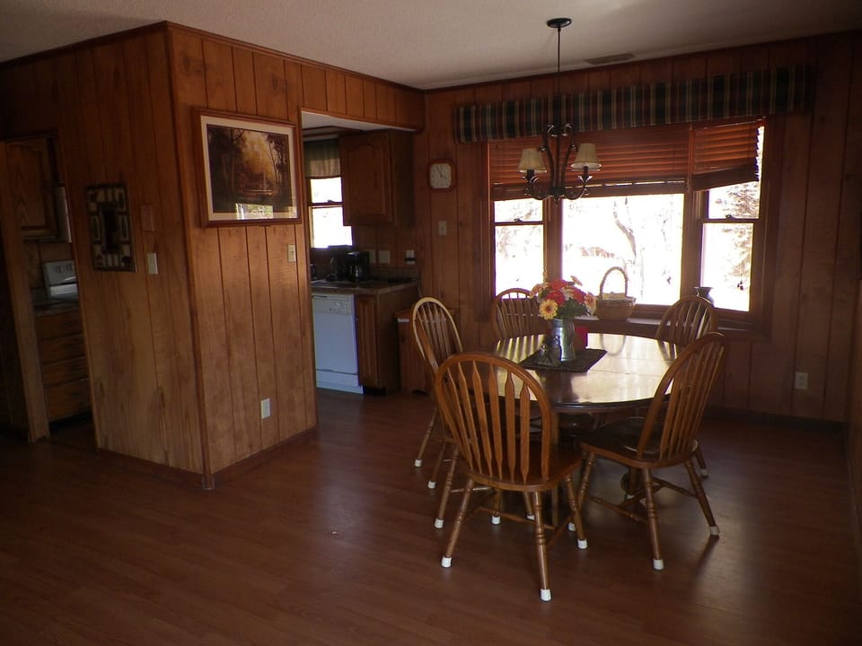 Spacious room for dining - Wood table with seating for six
