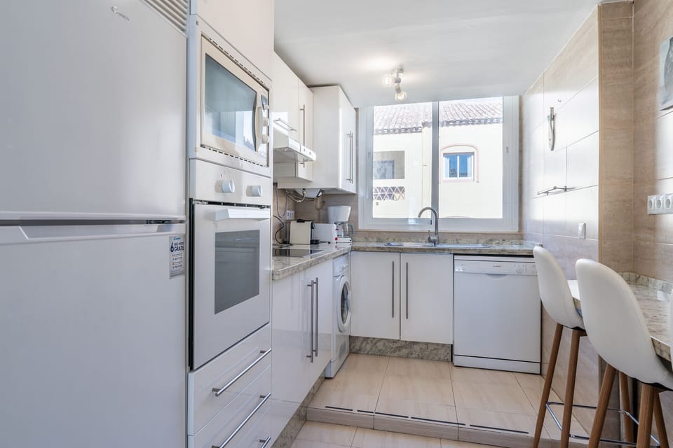 Well equipped independent kitchen