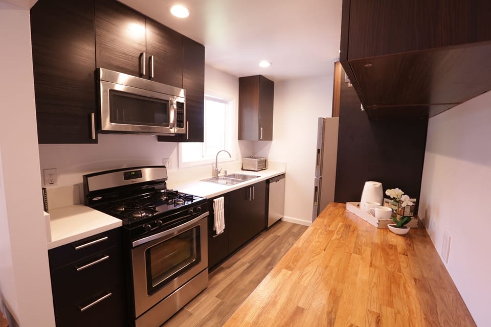 Brand-new appliances and breakfast bar!
