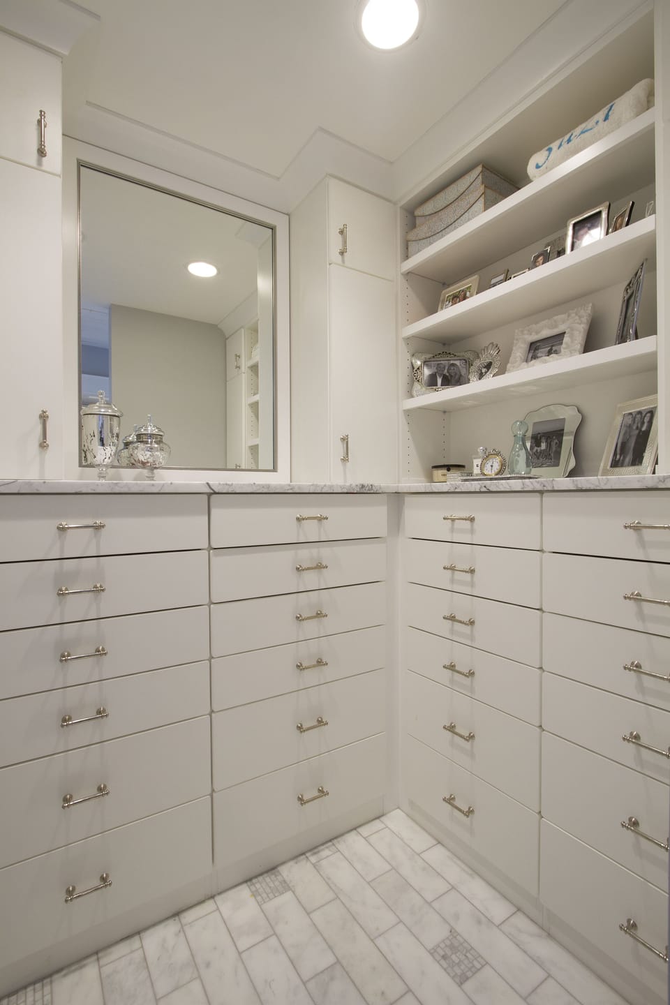  One of two closets. I will have a few drawers available to put your belongings 