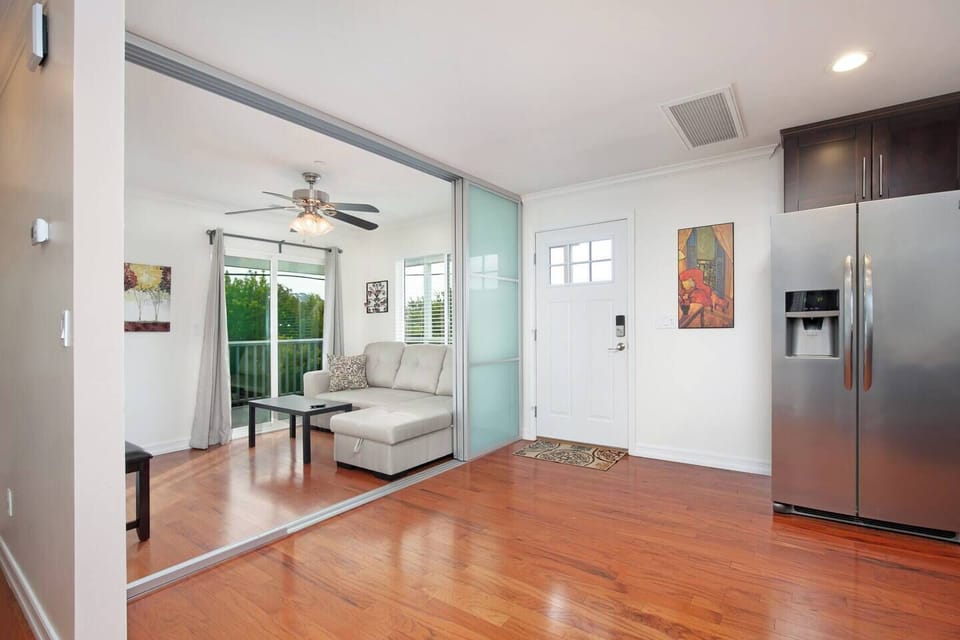 Open floor plan family room / kitchen