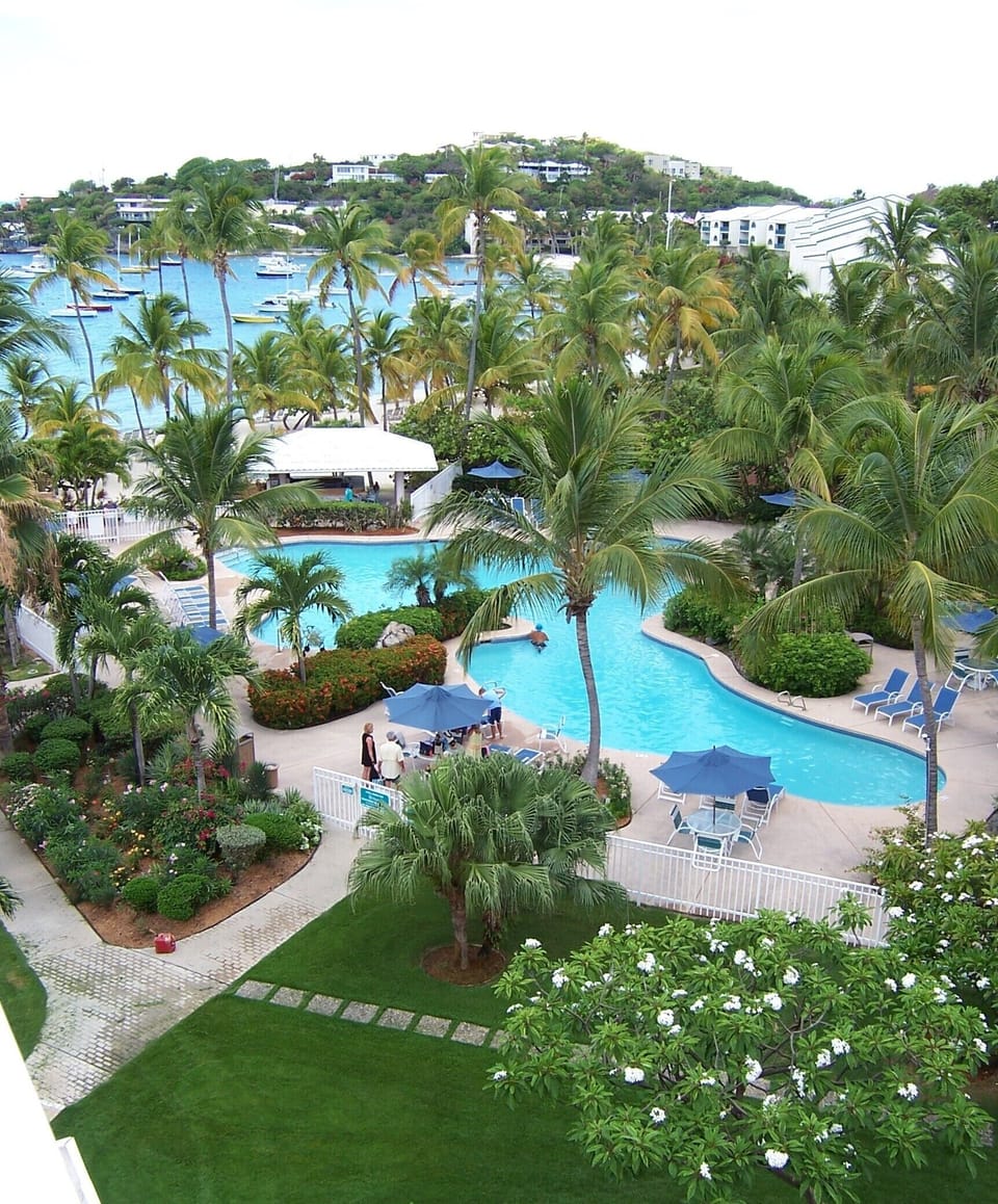 Resort Pool, Pool Bar and Beach
