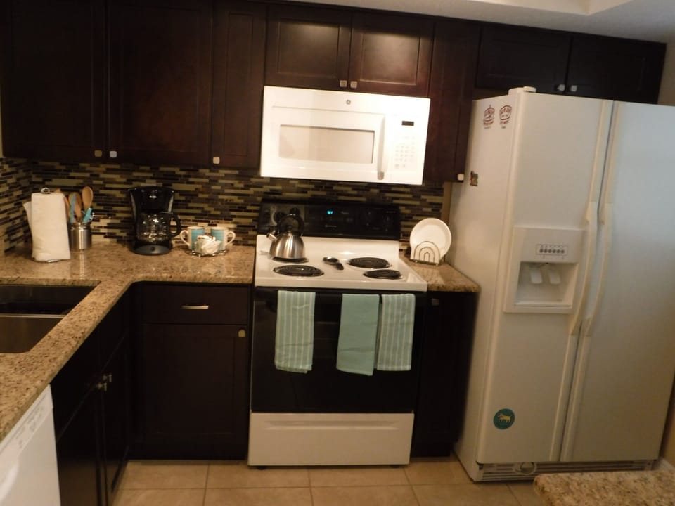 Brand new kitchen fully stocked with all necessities