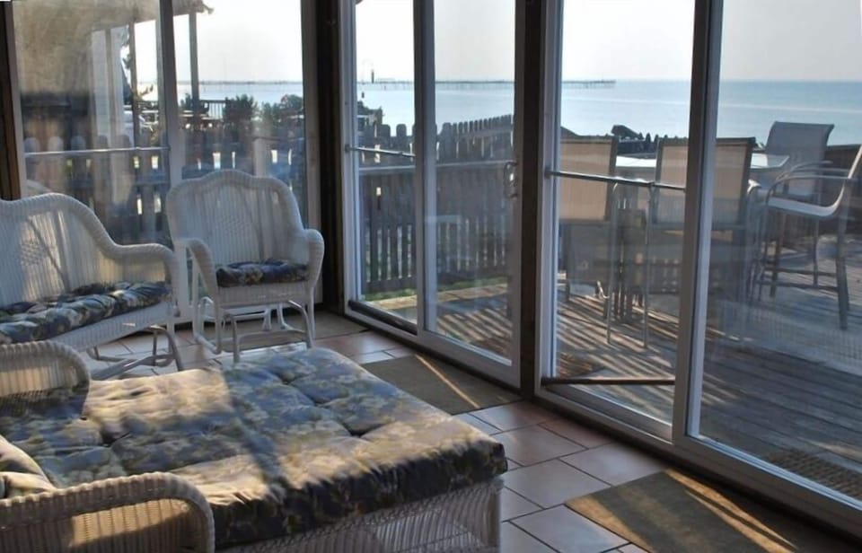 Sunroom attached to the Deck
