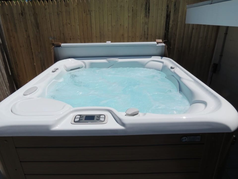 and a hot tub!
