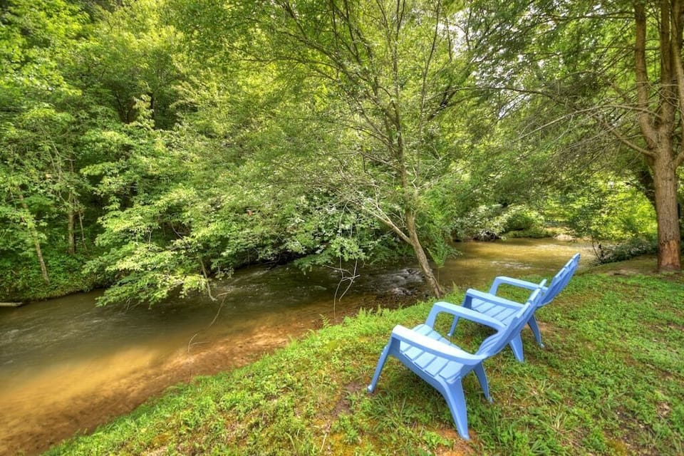 Hemptown Creek right out your back door. 