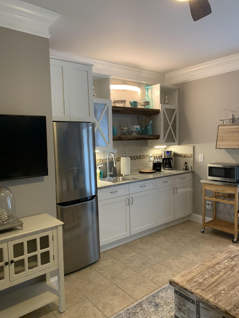 1st fl Kitchenette with microwave, induction hotplate coffee maker, well stocked