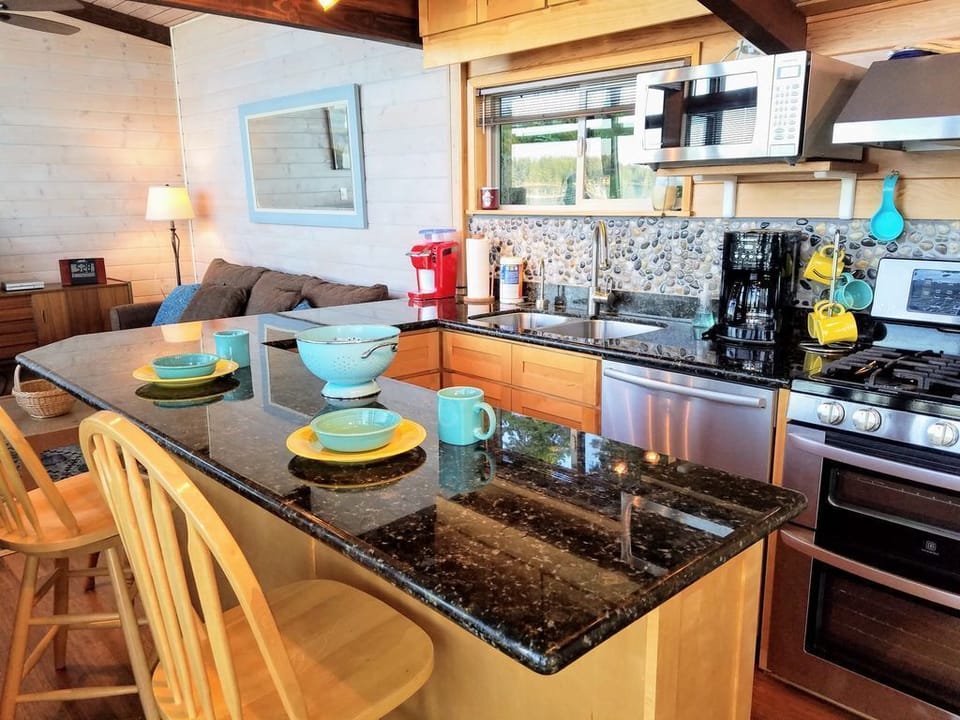 Kitchen counter 