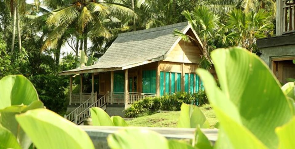 Traditional Joglo 3Bdrm Villa by Ocean