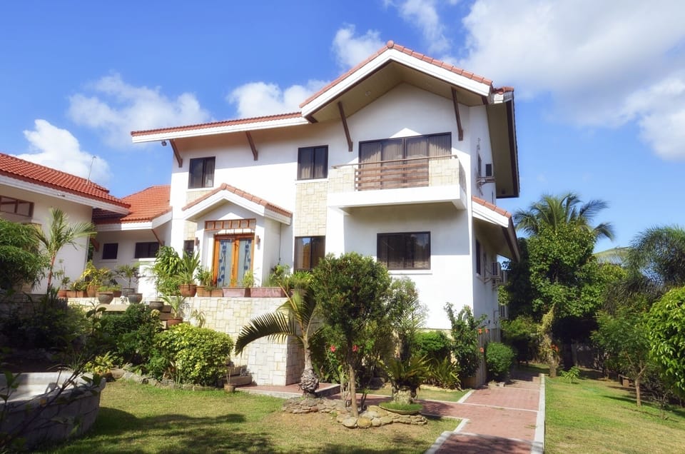 CARASUCHI VILLA GARDEN