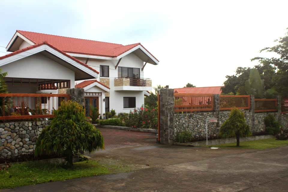 CARASUCHI VILLA GARDEN