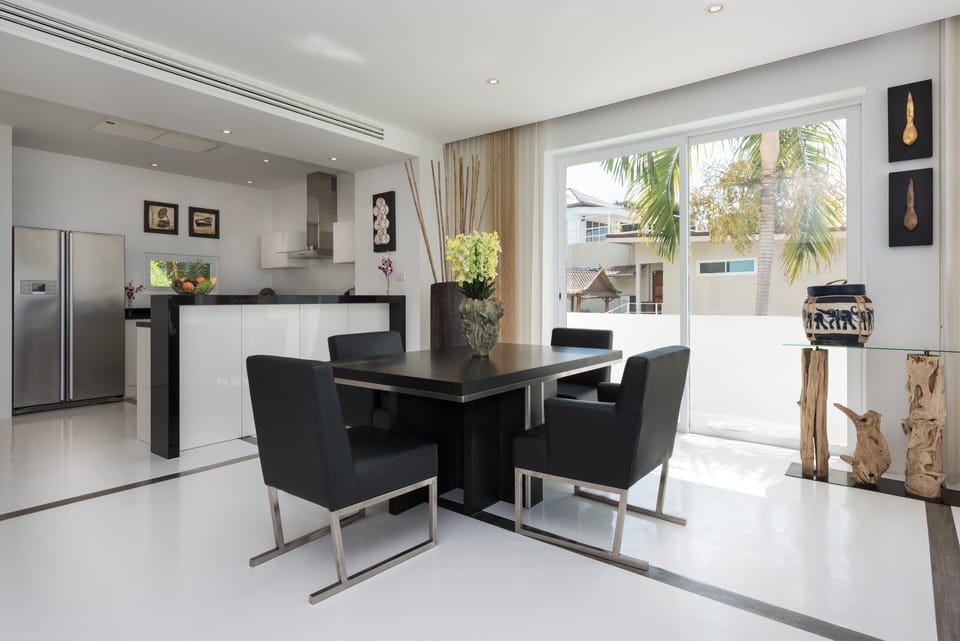 "Beach House" Sea View Pool Apartment