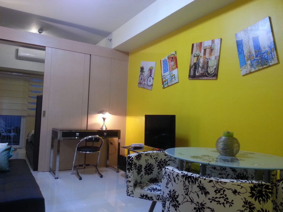 1-BR Condo Overlooking Taal Lake/Volcano