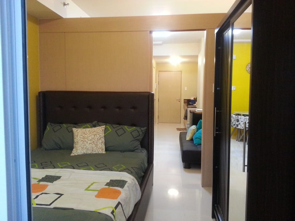 1-BR Condo Overlooking Taal Lake/Volcano