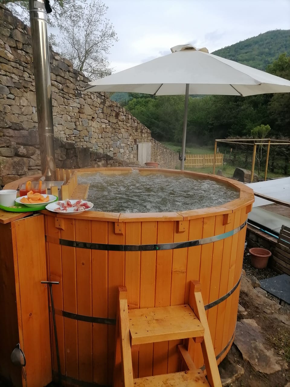 Outdoor spa tub