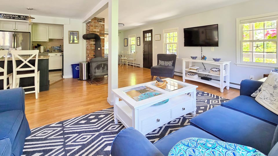 Open and bright main living area