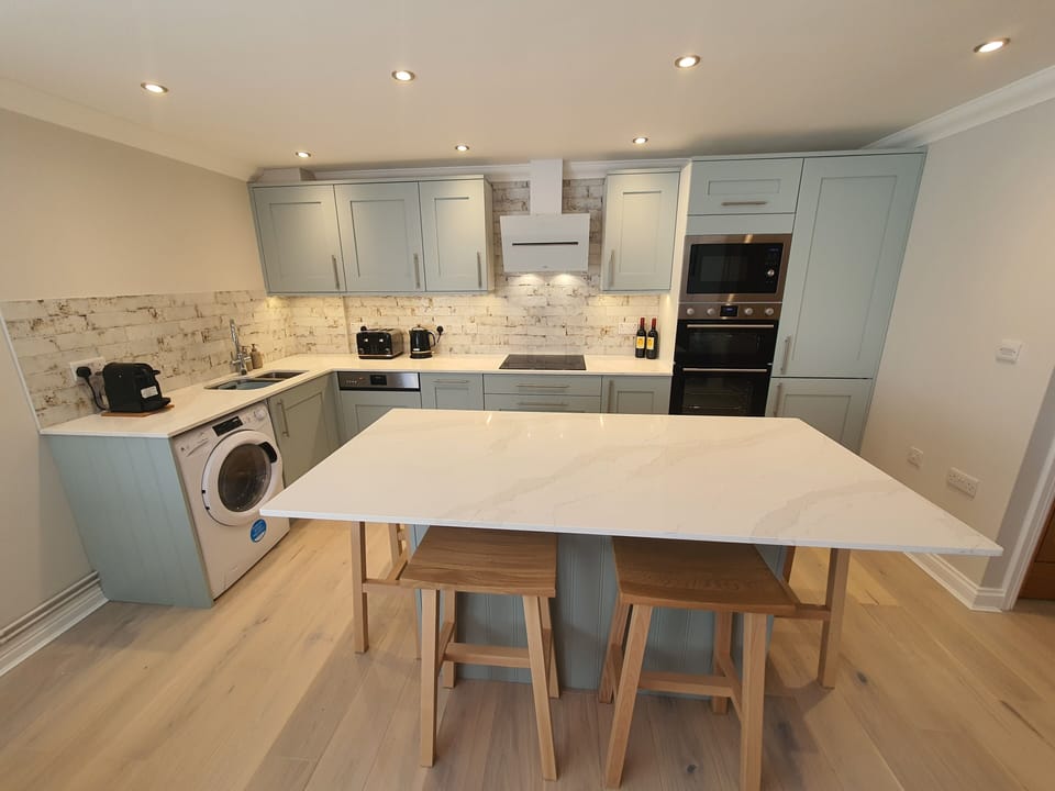 Kitchen with large island